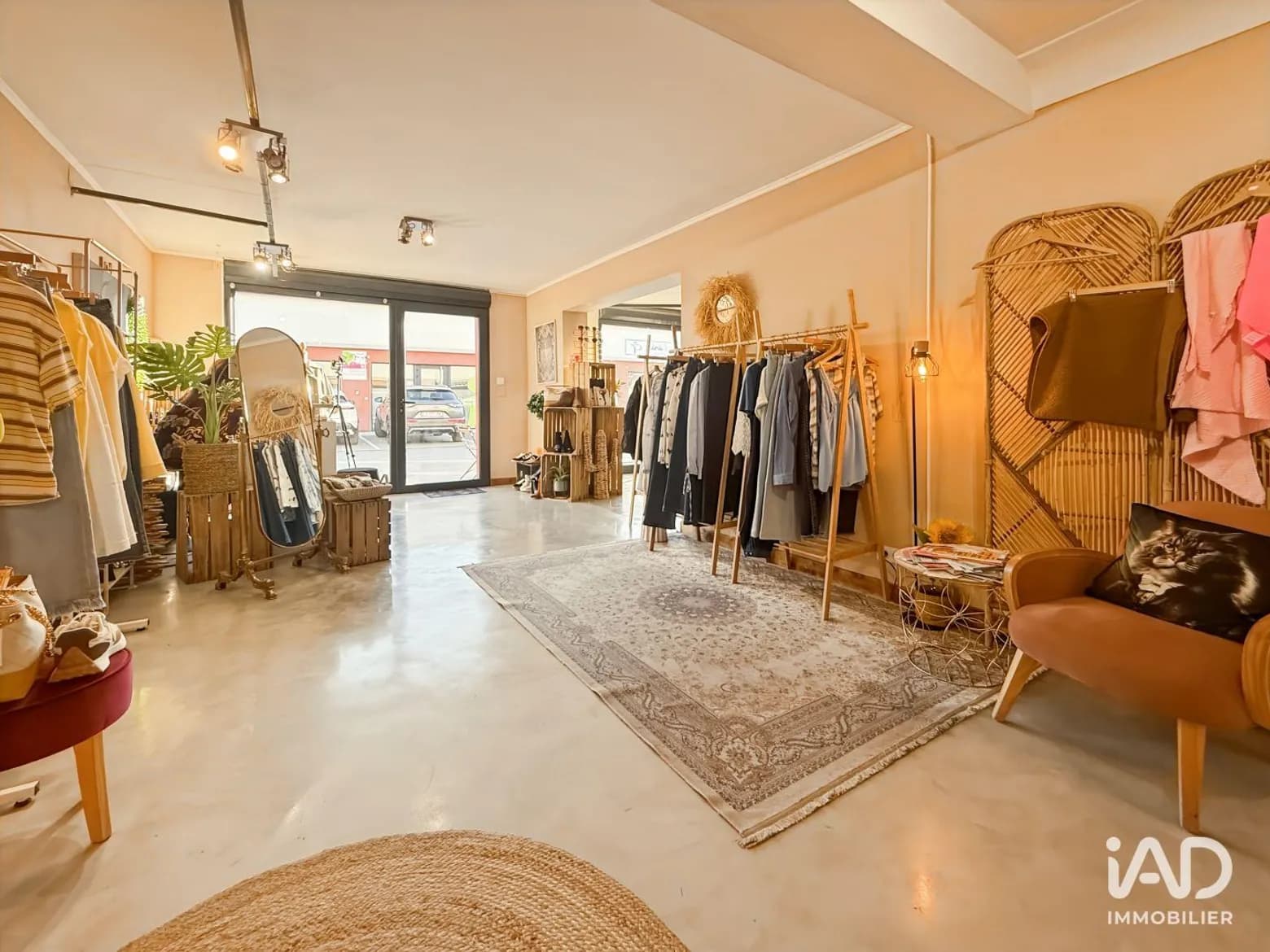 Boutique de vêtements à Saint-Maximin - Photo 1